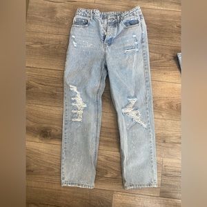 Light wash boyfriend fit cotton jeans